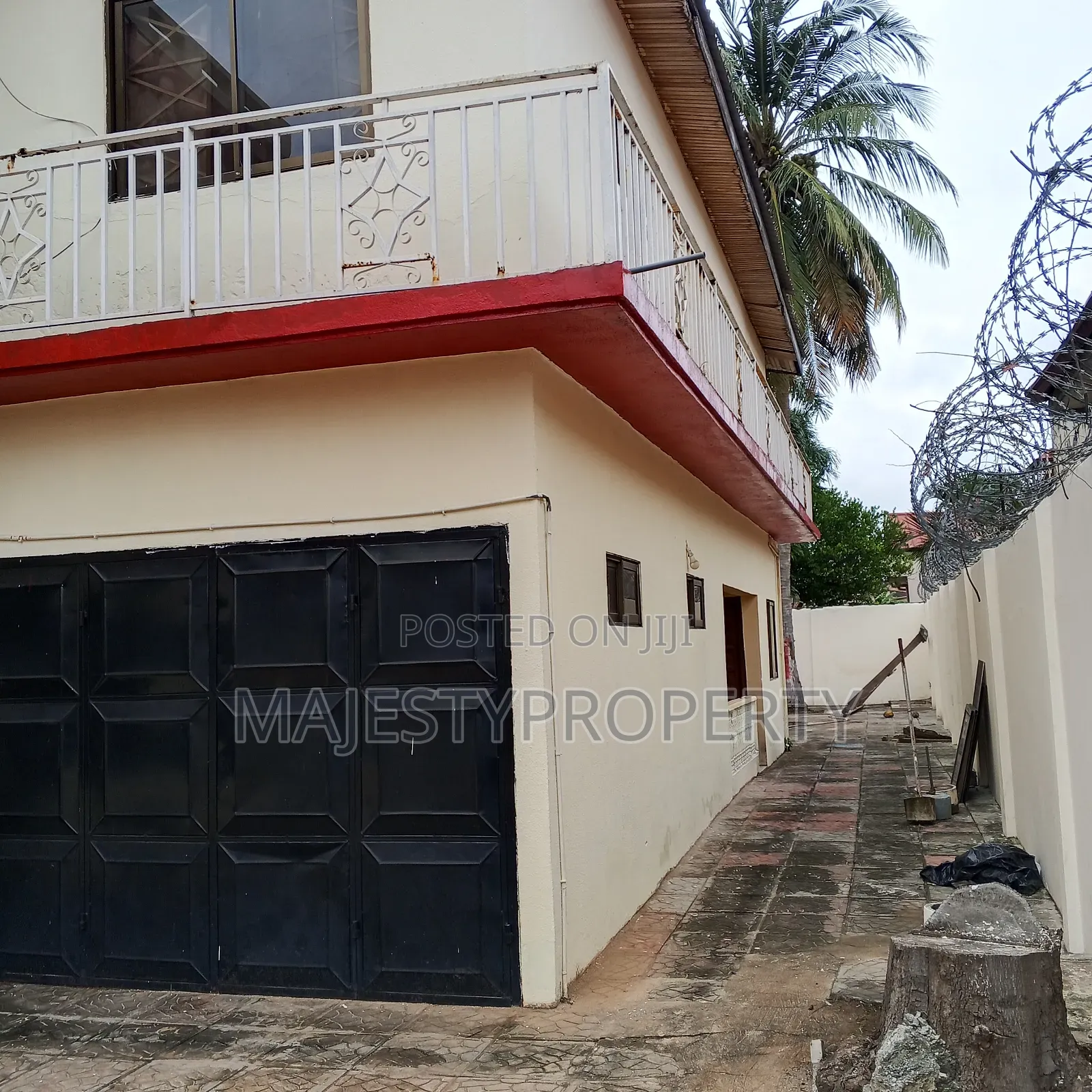 7bdrm Bungalow in East Airport for sale