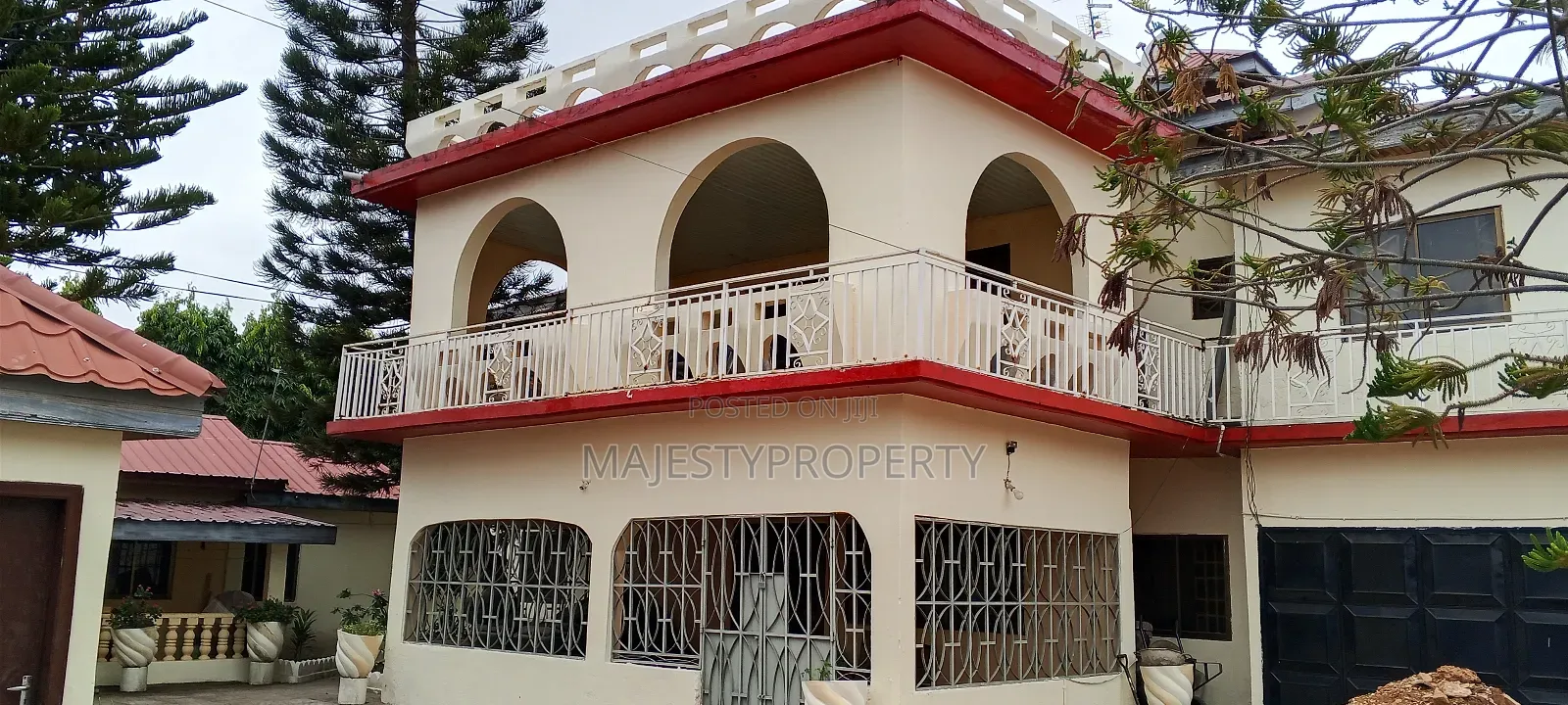 7bdrm Bungalow in East Airport for sale