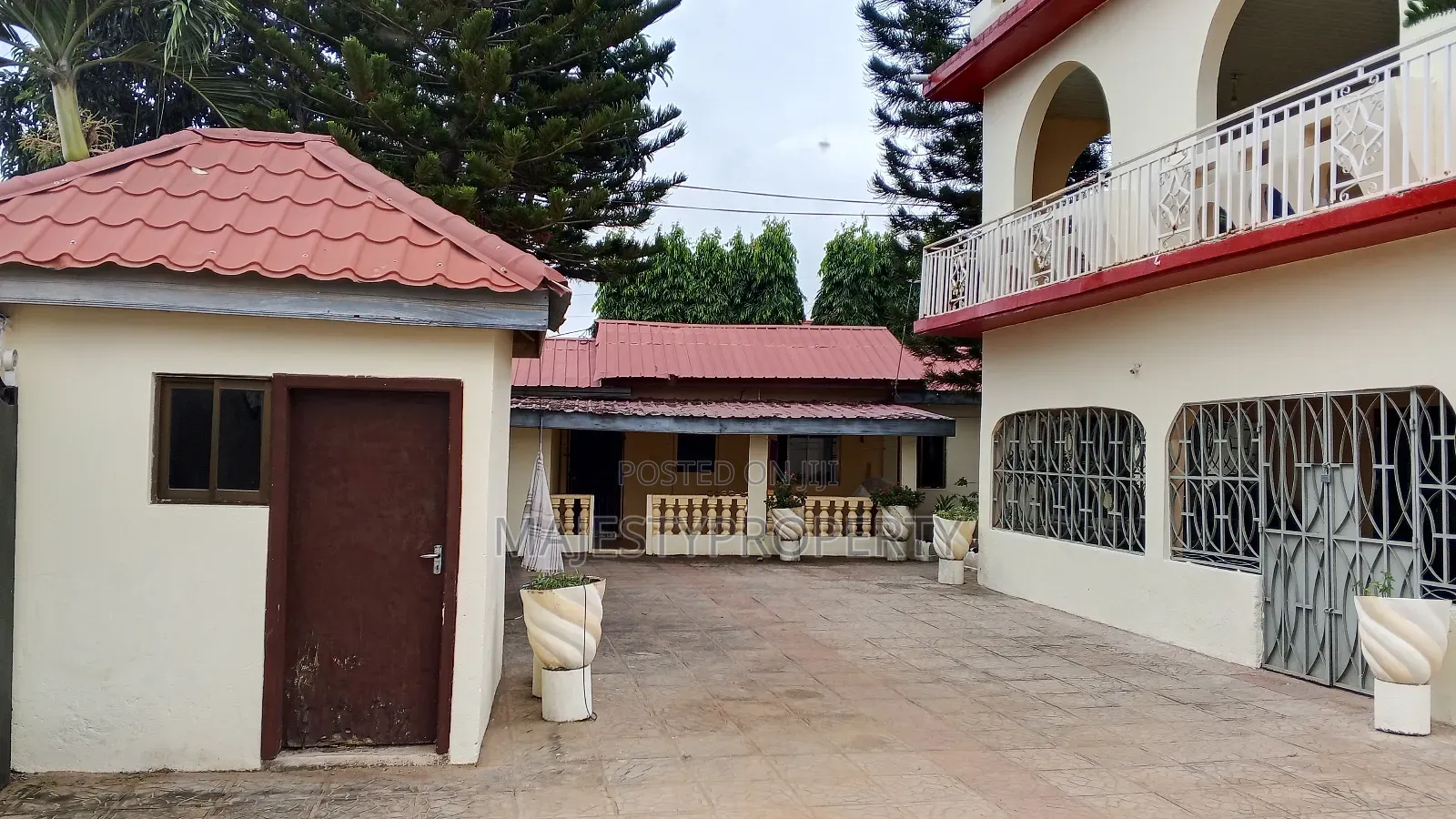 7bdrm Bungalow in East Airport for sale