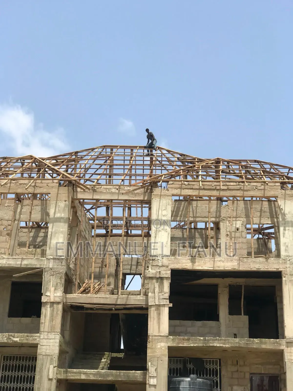 Expert Carpenter Roofing or Flowing Content or Whatsapp Me