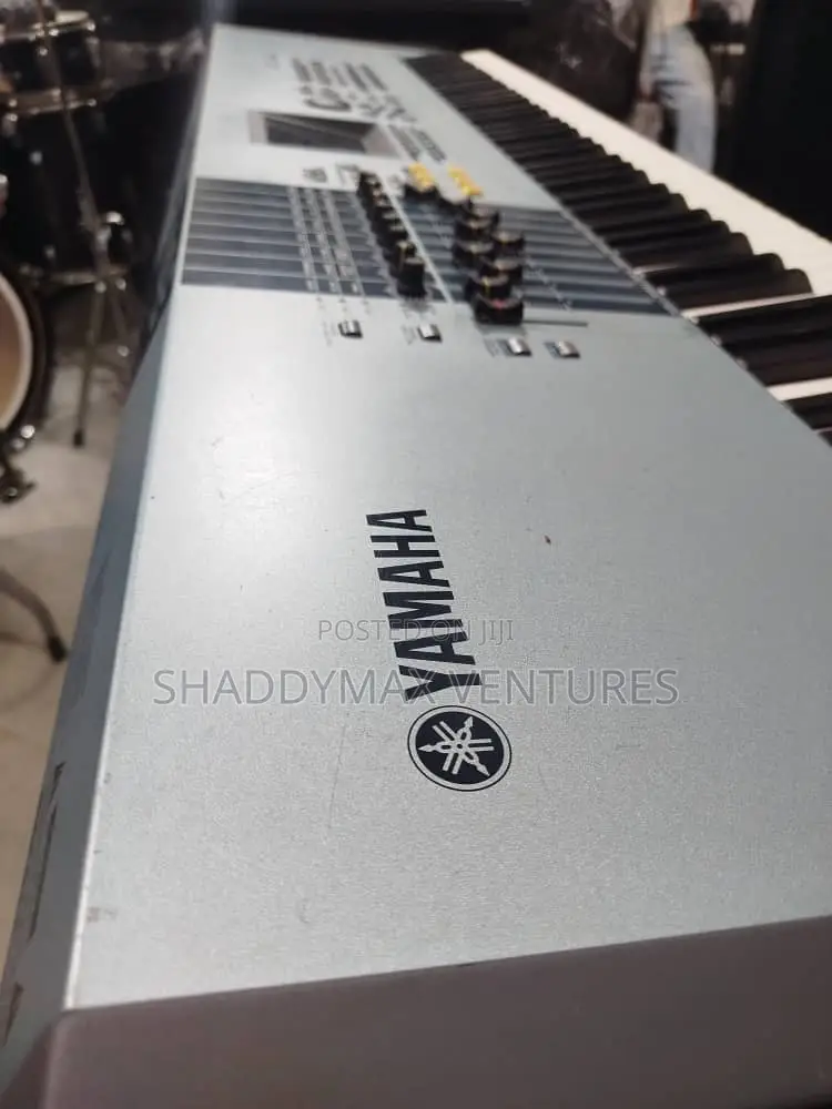 Yamaha Motif Xs8 Synthesizer Workstation Keyboard