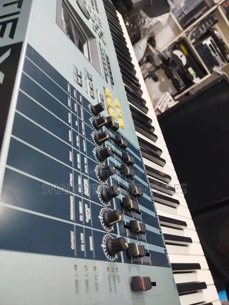 Yamaha Motif Xs8 Synthesizer Workstation Keyboard
