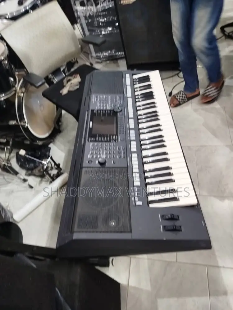 Yamaha PSR S750 Keyboard