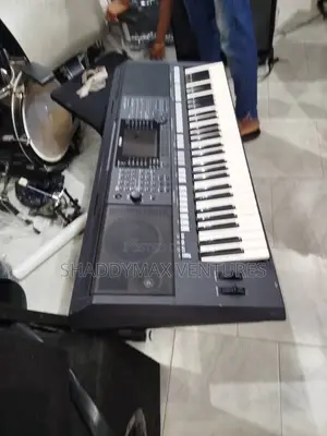 Yamaha PSR S750 Keyboard