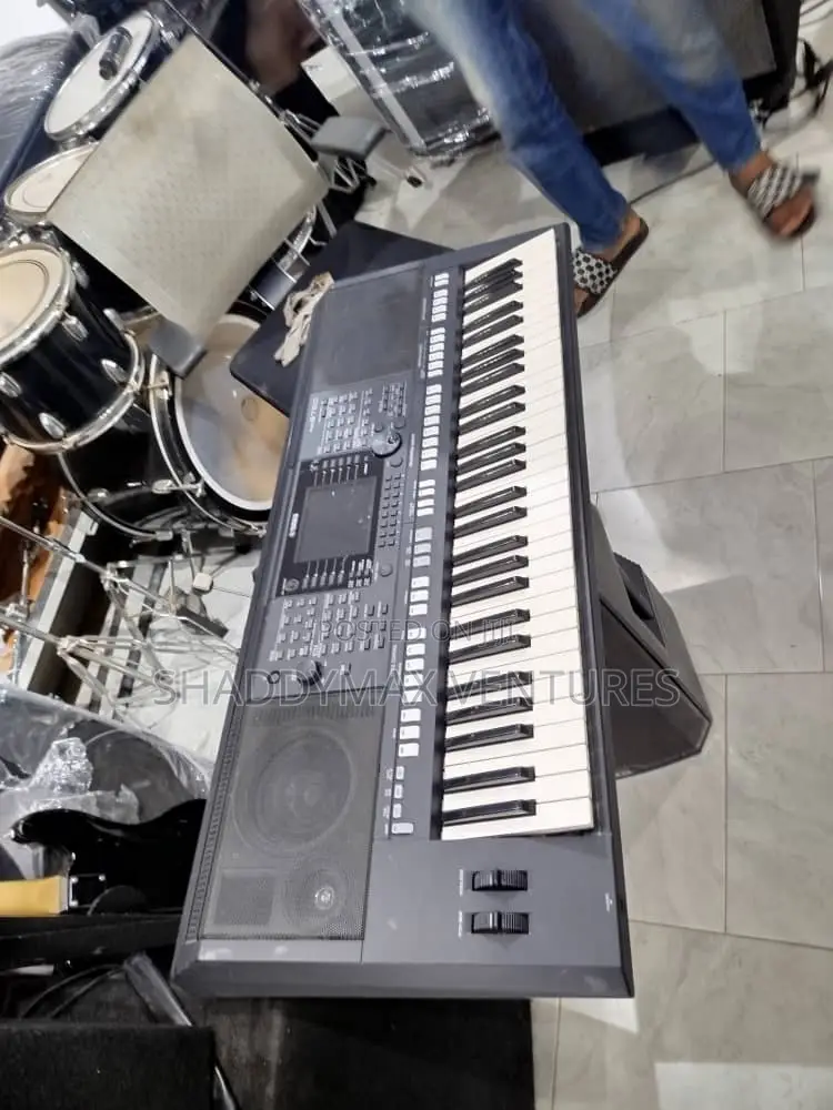 Yamaha PSR S750 Keyboard