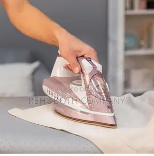 Russell Hobbs Peal Glide Steam Iron.