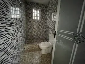 5bdrm House in K Fuseini Estate, Kumasi Metropolitan for sale