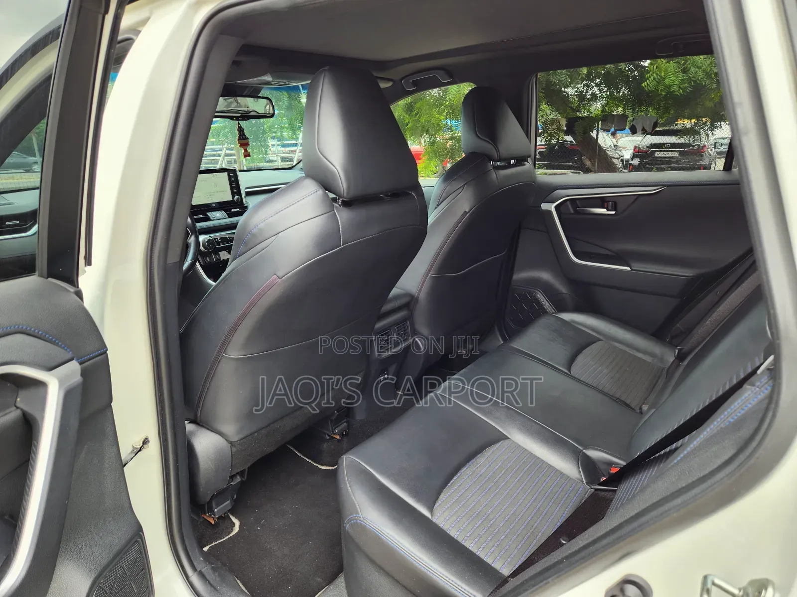 Toyota RAV4 Limited AWD White thumbnail 4