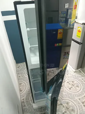 5 Shelves Capacity Double Door Westpool Top Freezer 243l