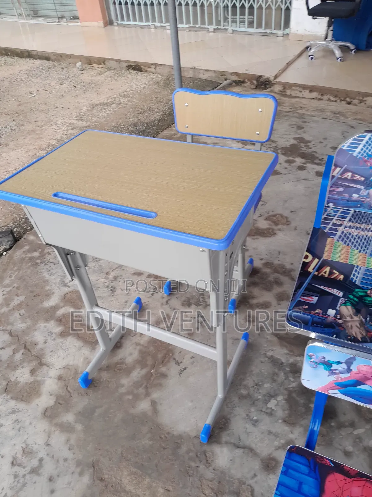 Adherent Sch. Study Desk