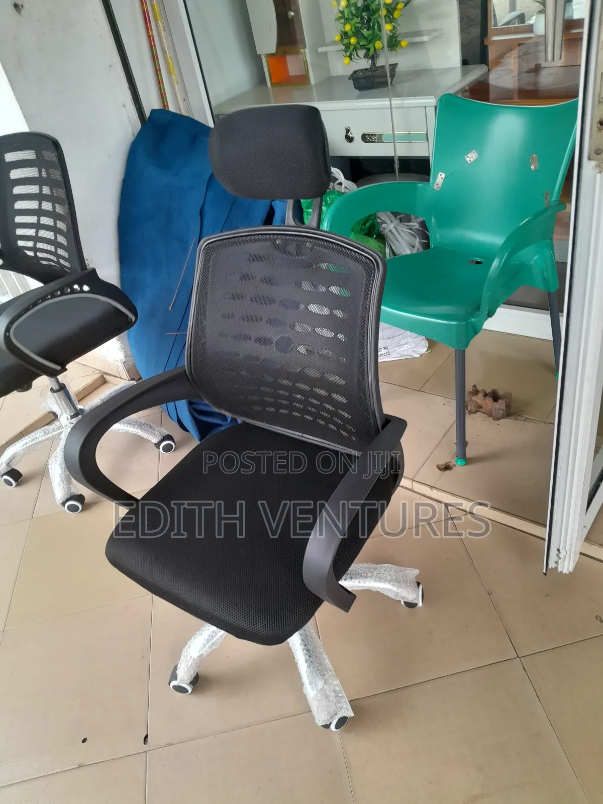Headquarters Swivel Chair