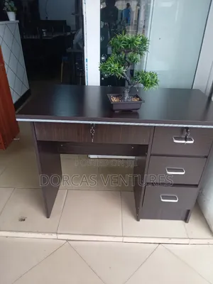 Luscious Office Table