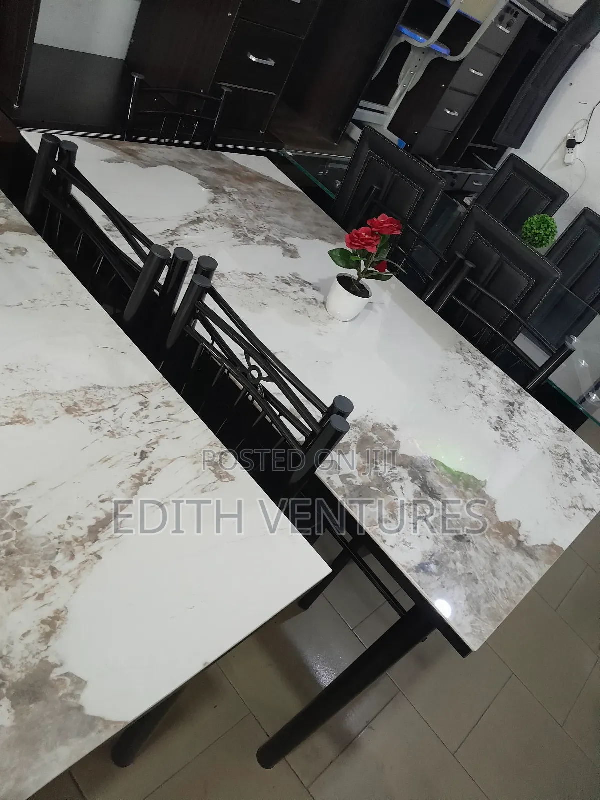 Patronage Dining Set
