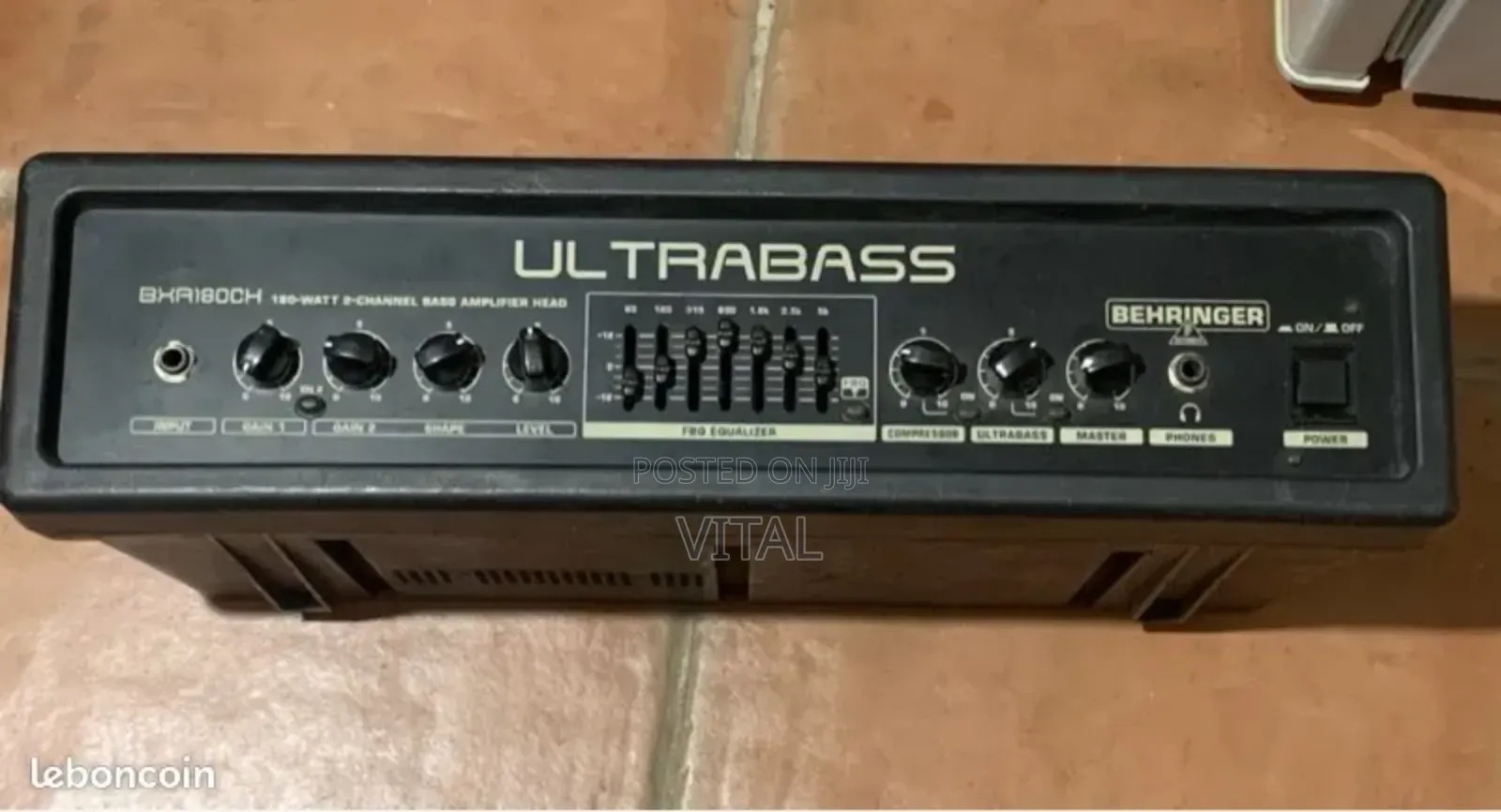 Bass Combo Amplifier Behringer Ultrabass Bxr1800h