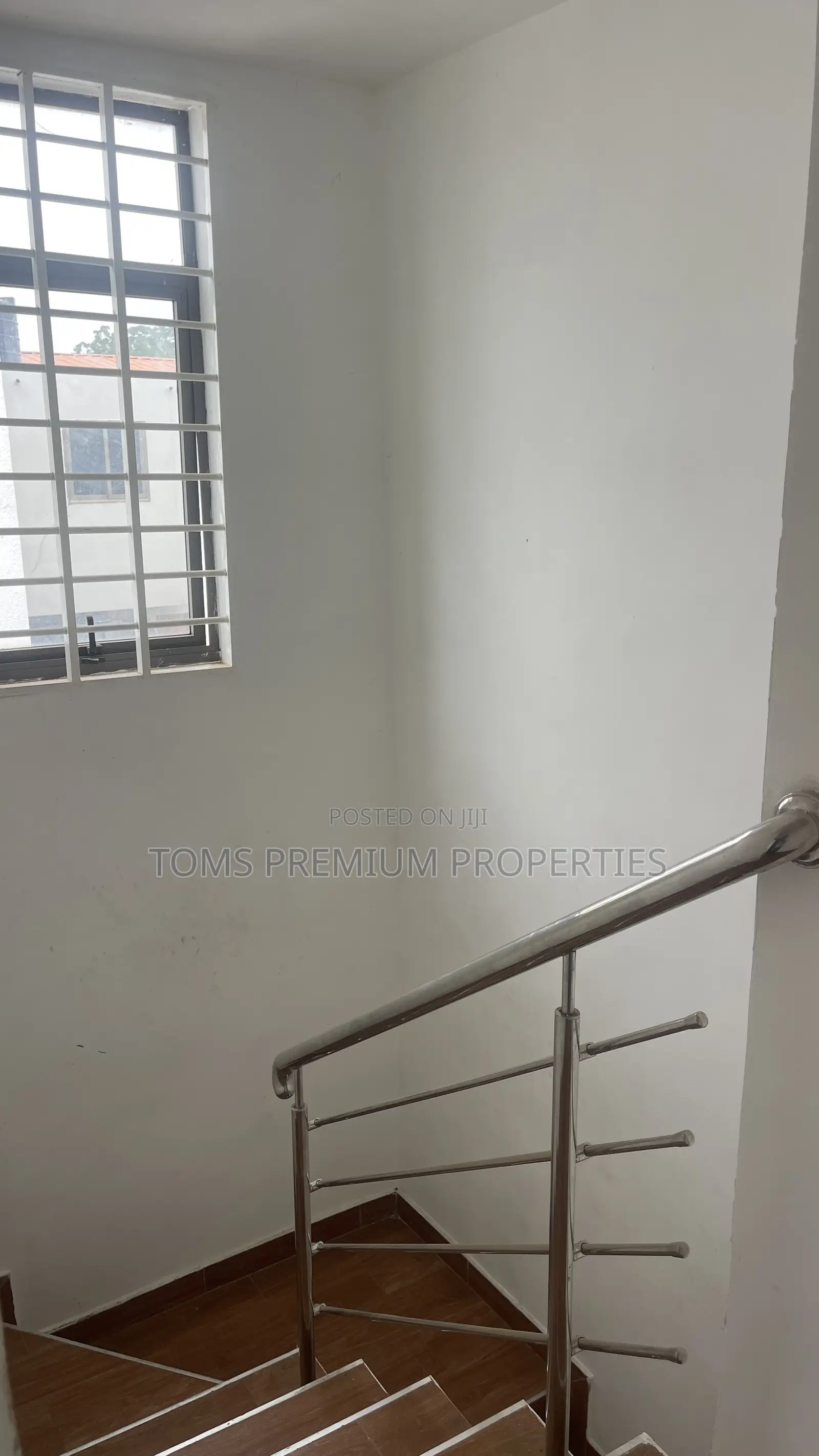 2bdrm Duplex in School Junction, Ashaley Botwe for rent
