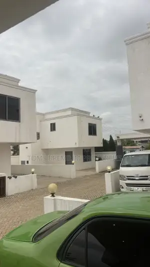 2bdrm Duplex in School Junction, Ashaley Botwe for rent
