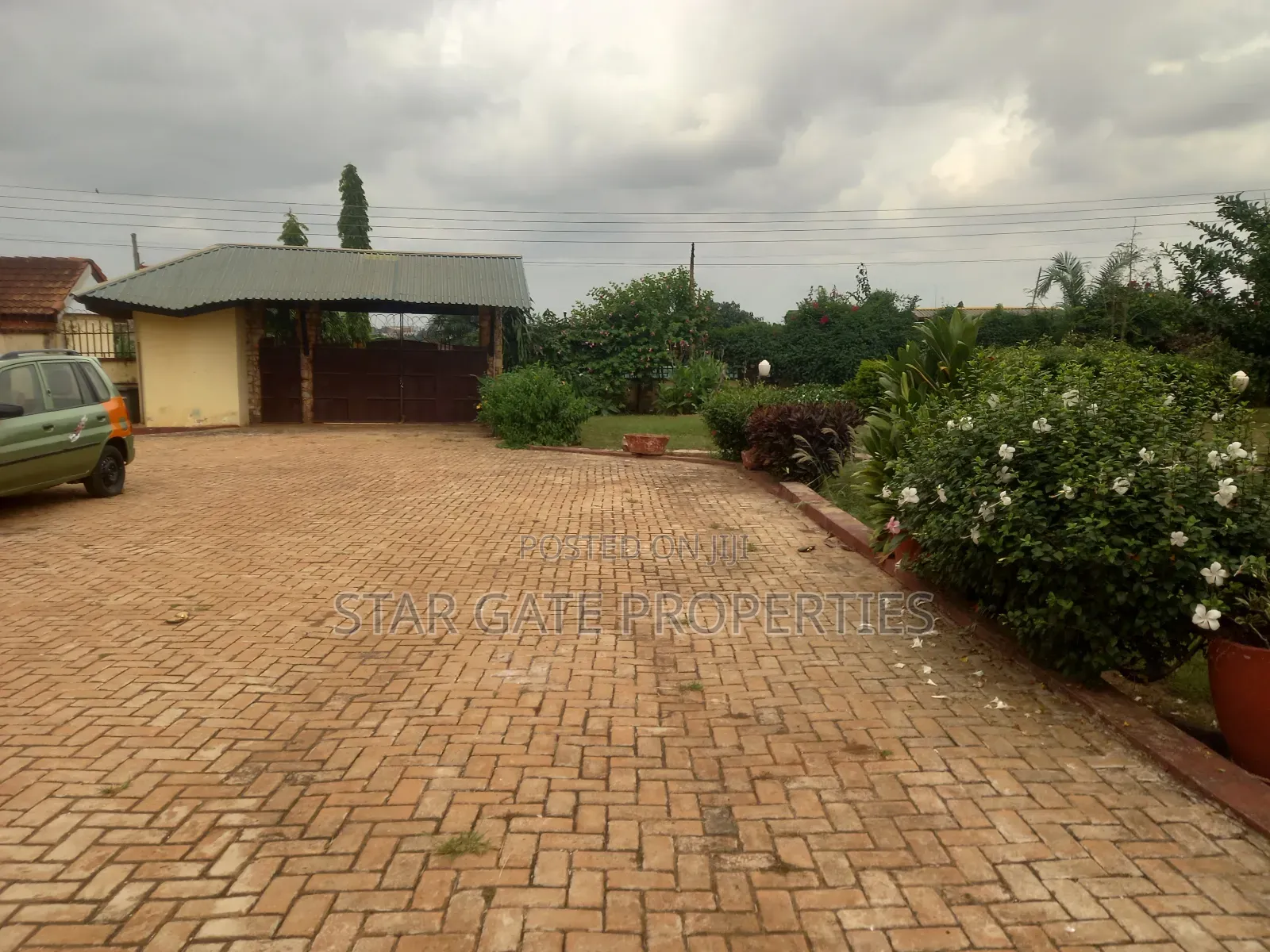 6bdrm House in Atasomaso, Kumasi Metropolitan for sale