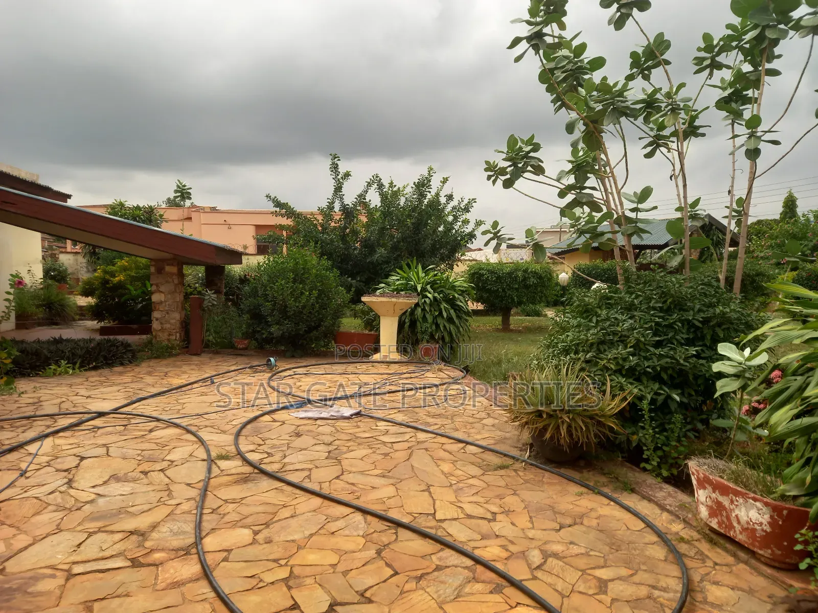 6bdrm House in Atasomaso, Kumasi Metropolitan for sale