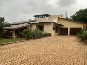 6bdrm House in Atasomaso, Kumasi Metropolitan for sale