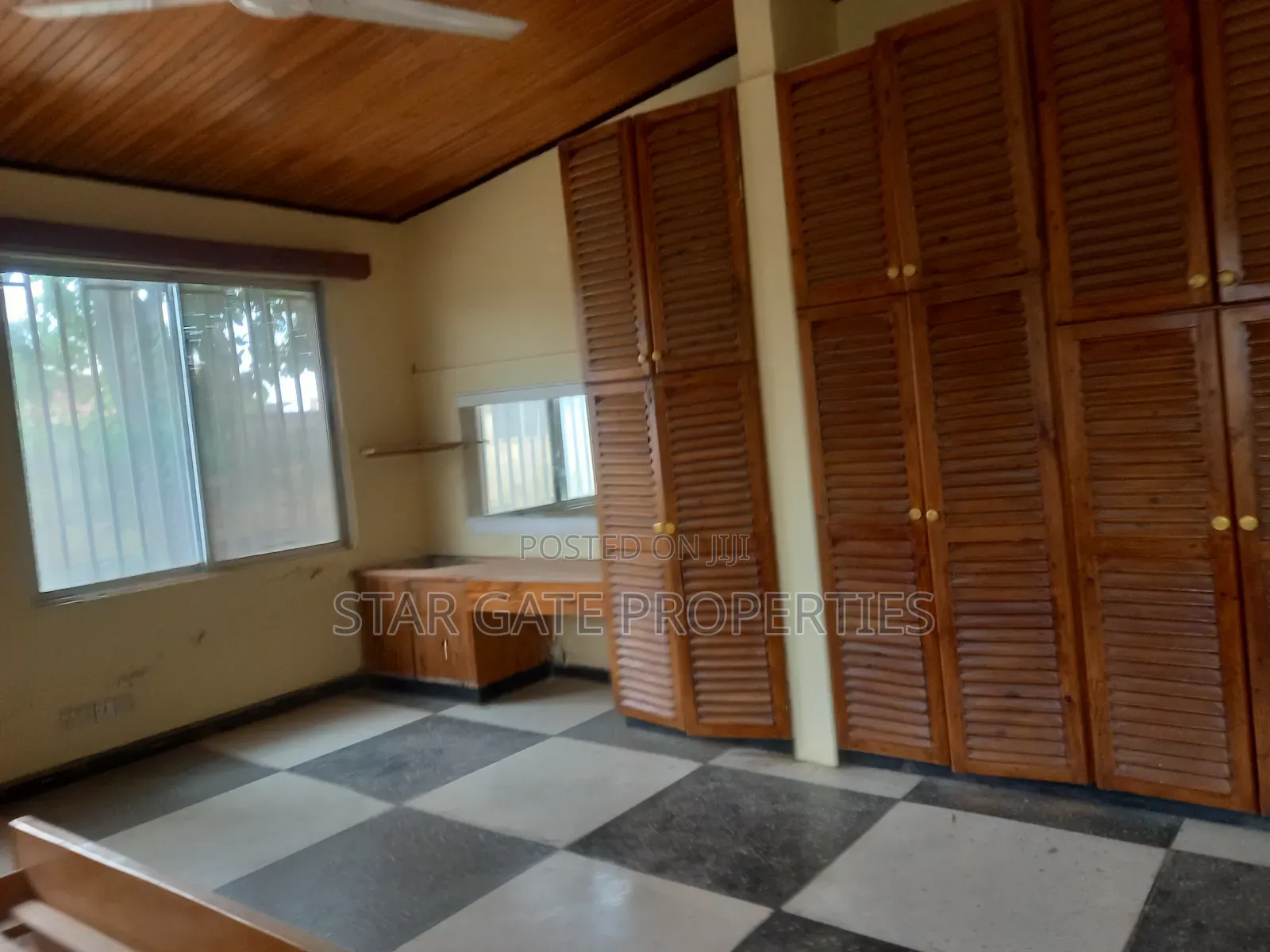 6bdrm House in Atasomaso, Kumasi Metropolitan for sale