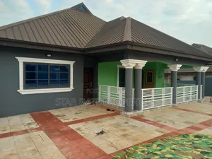 10bdrm House in Apromoase, Kumasi Metropolitan for sale