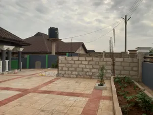 10bdrm House in Apromoase, Kumasi Metropolitan for sale