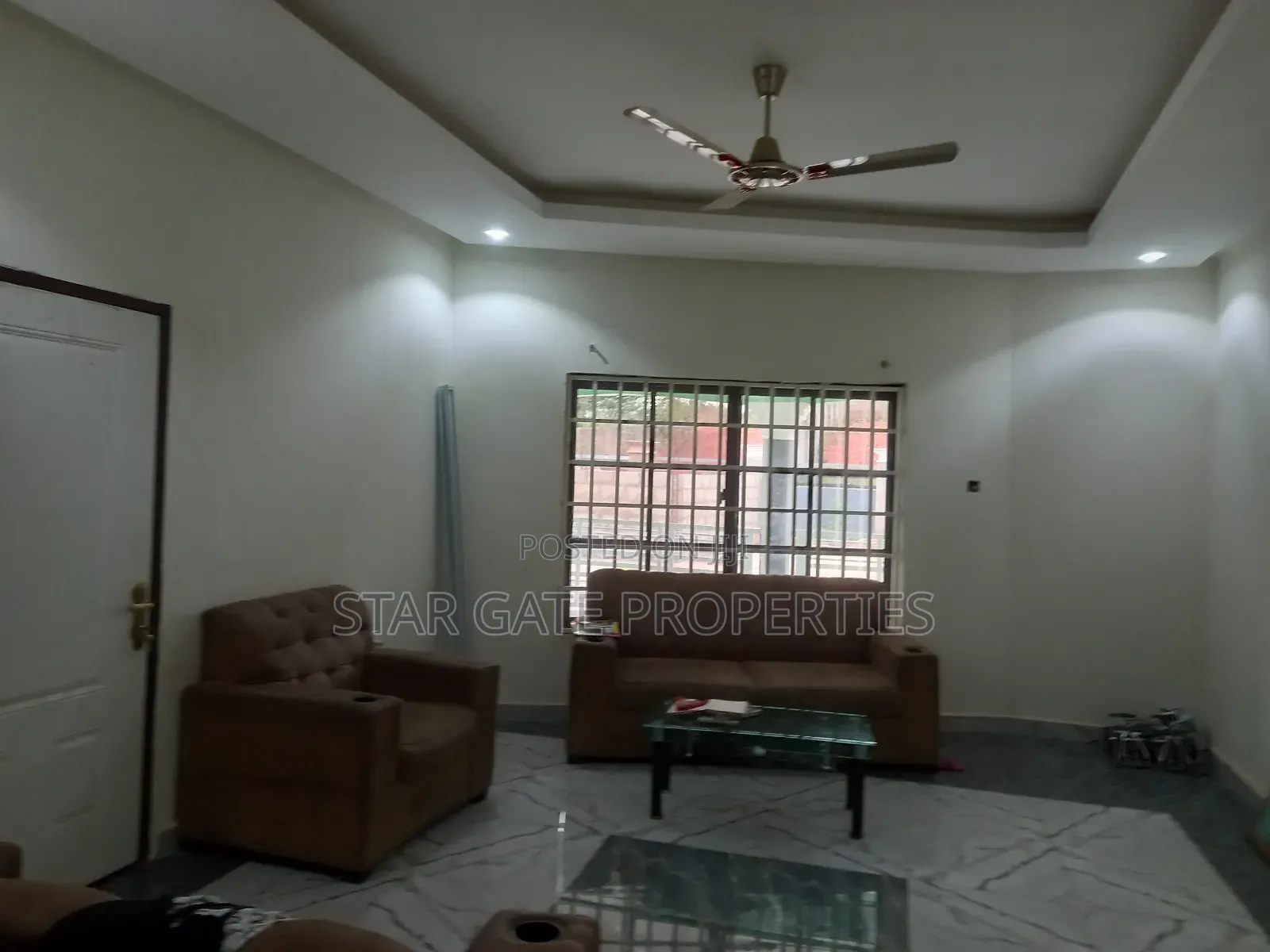 10bdrm House in Apromoase, Kumasi Metropolitan for sale