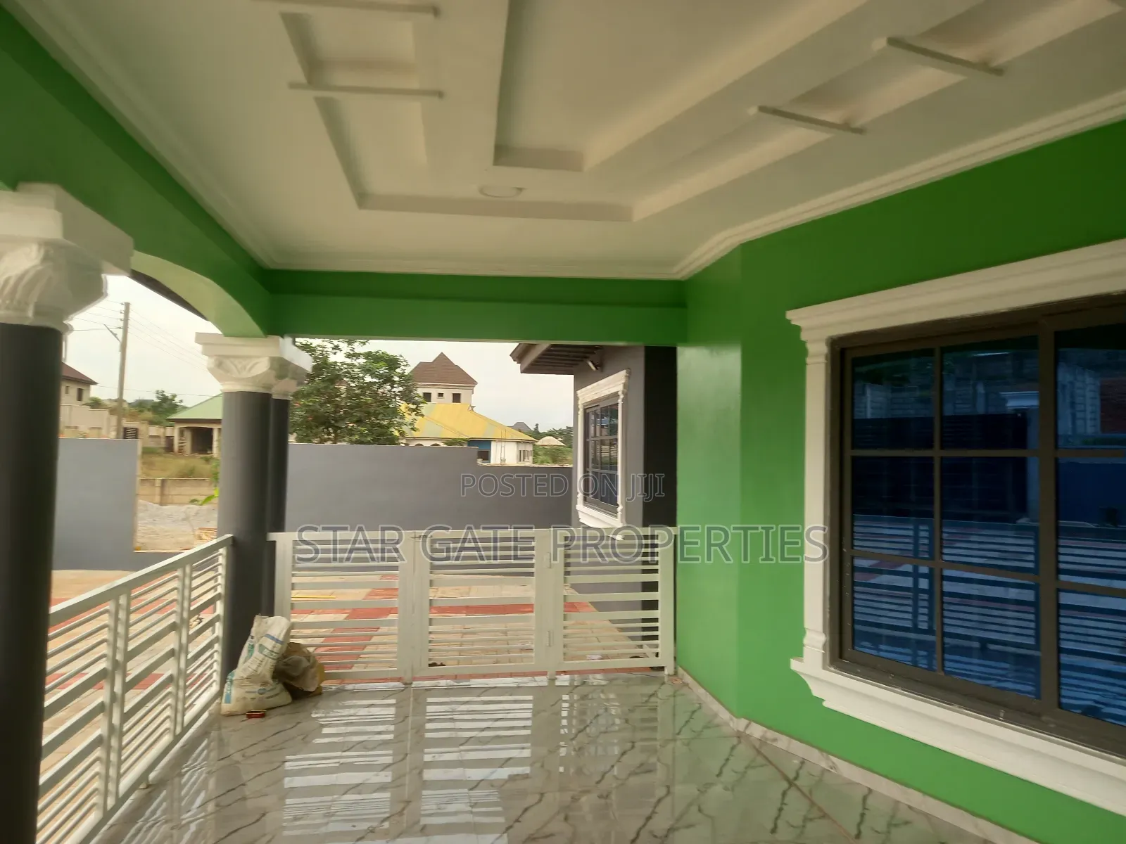 10bdrm House in Apromoase, Kumasi Metropolitan for sale