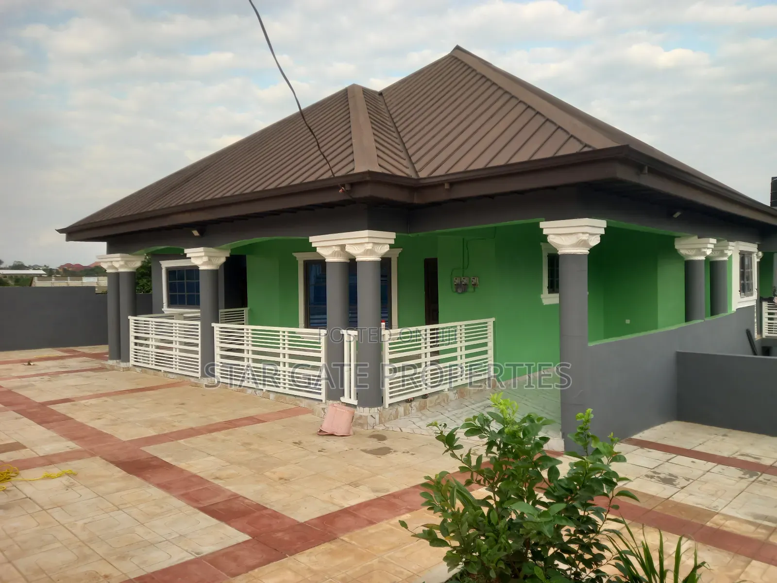 10bdrm House in Apromoase, Kumasi Metropolitan for sale