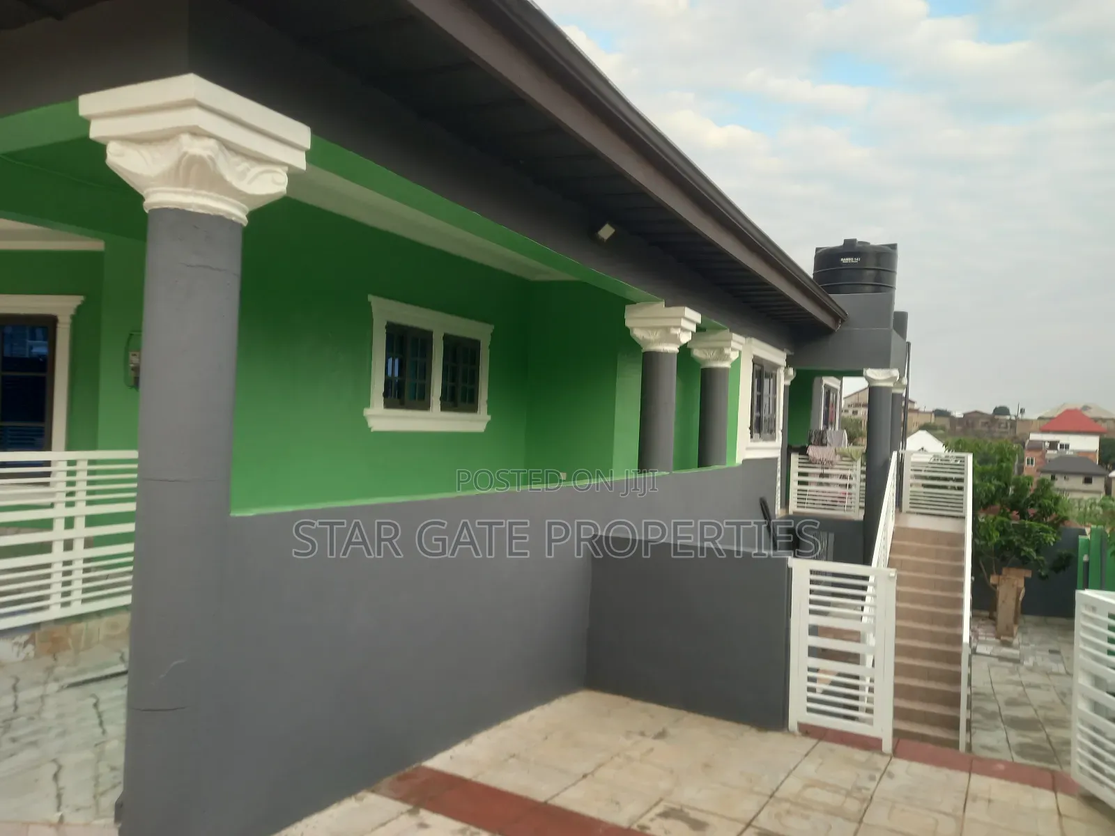 10bdrm House in Apromoase, Kumasi Metropolitan for sale