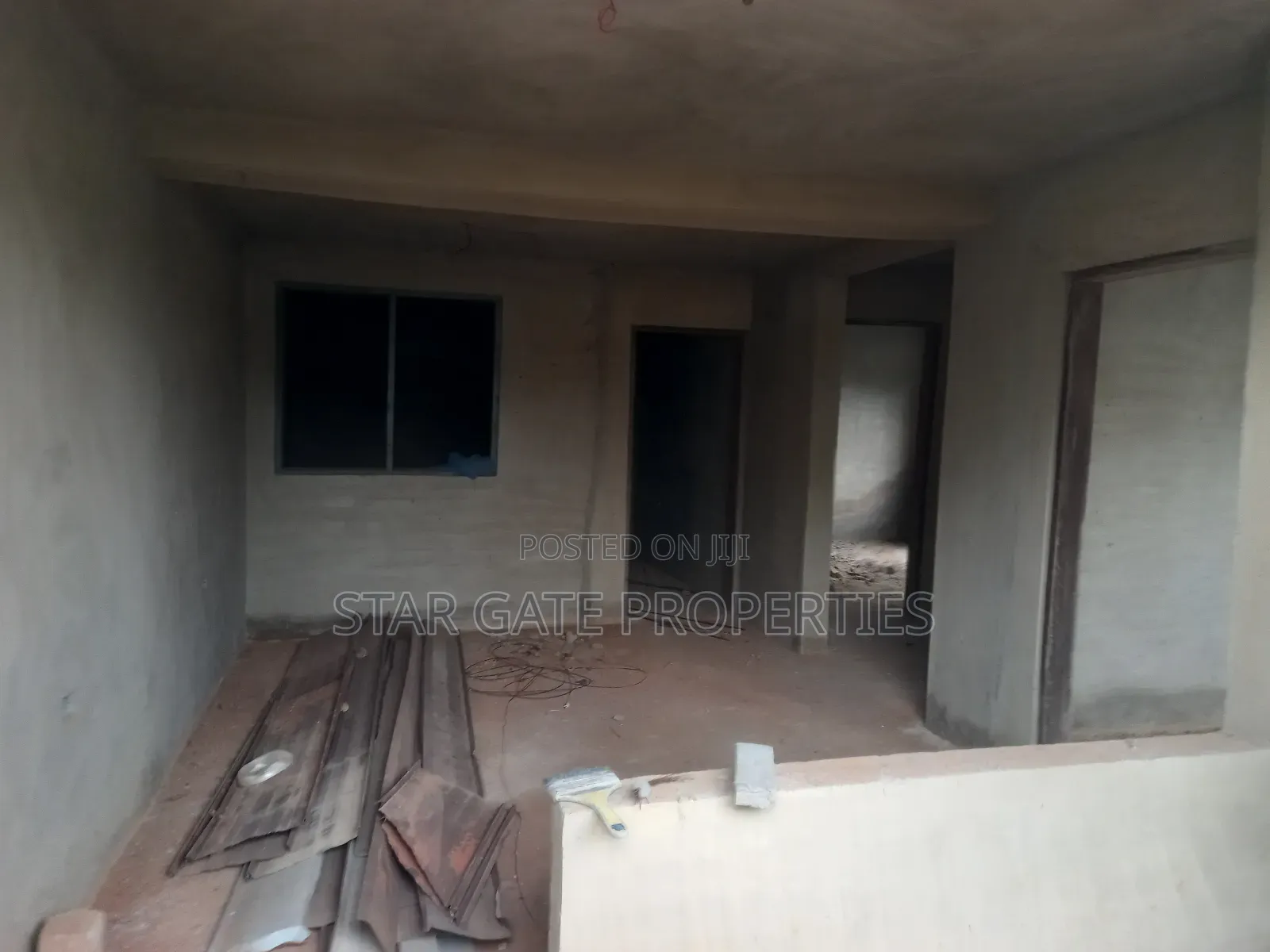 10bdrm House in Apromoase, Kumasi Metropolitan for sale