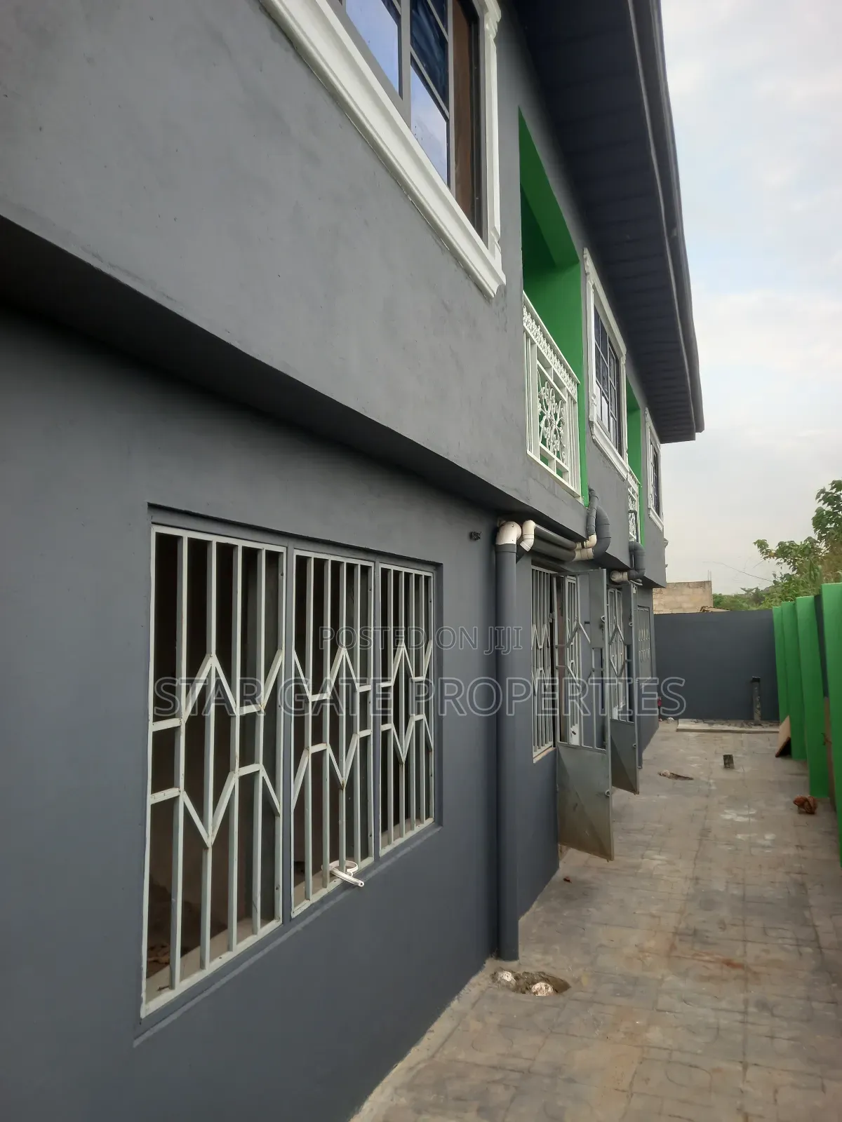 10bdrm House in Apromoase, Kumasi Metropolitan for sale