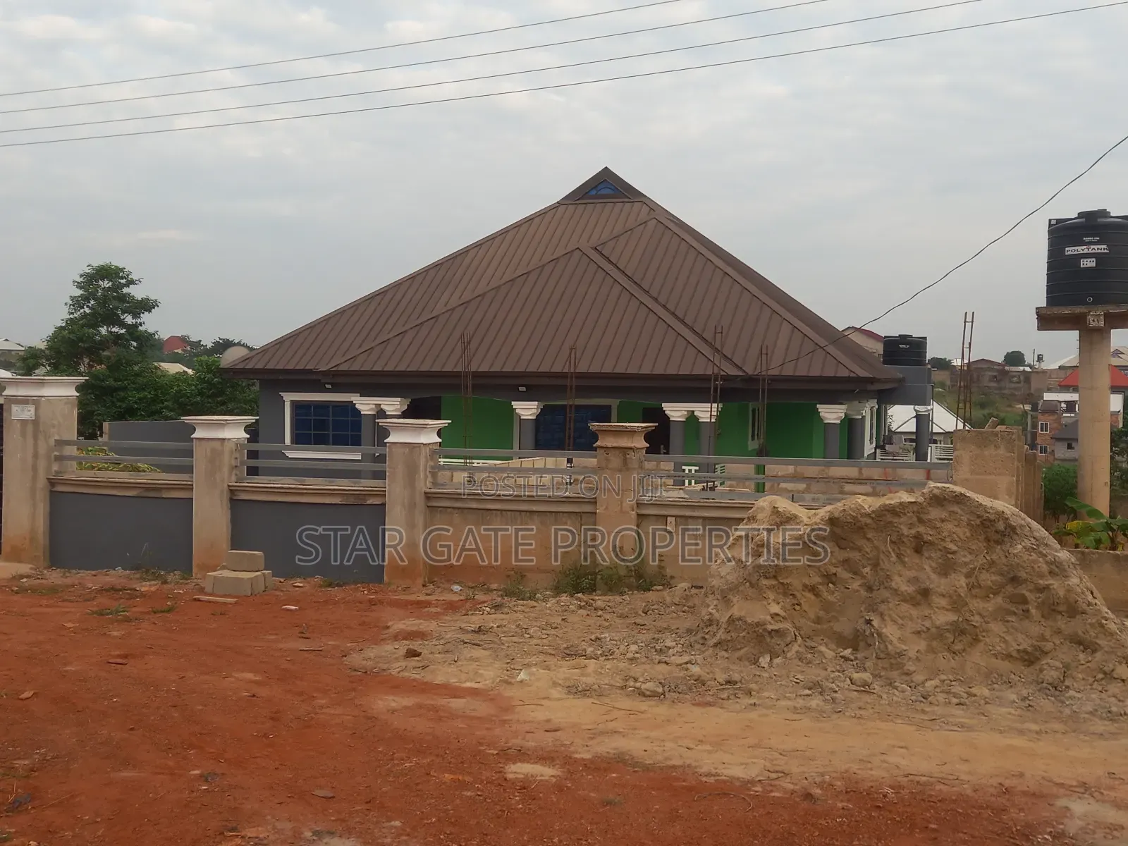 10bdrm House in Apromoase, Kumasi Metropolitan for sale