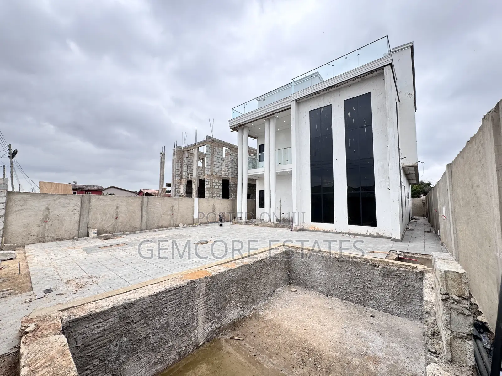 4bdrm House in Nanakrom, Ashaley Botwe for sale