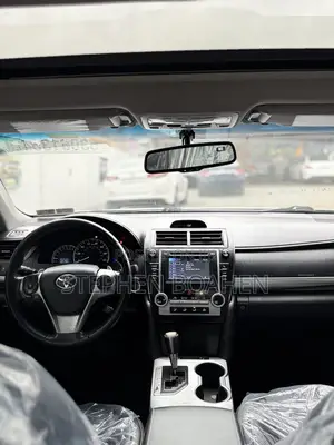 Toyota Camry SE 4dr Sedan (2.5L 4cyl 6A) 2014 White