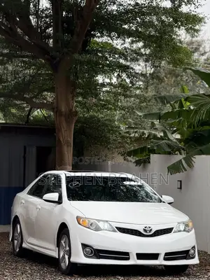 Toyota Camry SE 4dr Sedan (2.5L 4cyl 6A) 2014 White