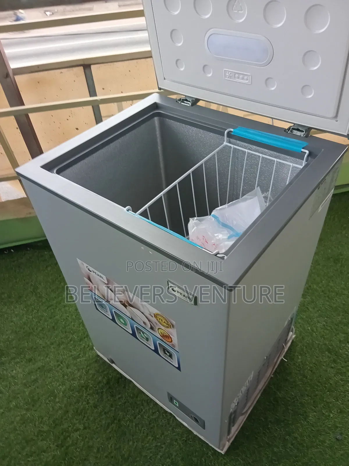 Simple Operational Single Door Mini Pearl Freezer Pearl 98l