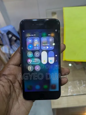 Apple iPhone SE (2020) 64 GB Black