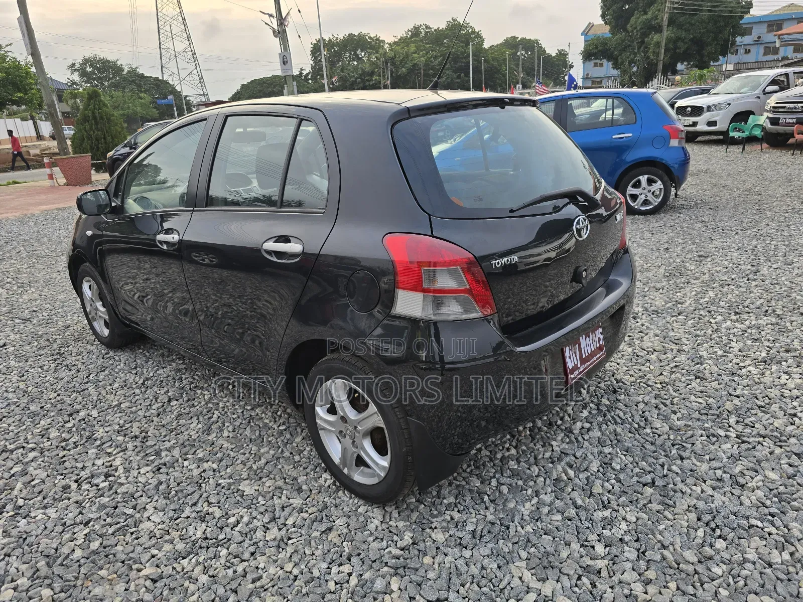 Toyota Yaris LE Hatchback 5dr 2013 Black