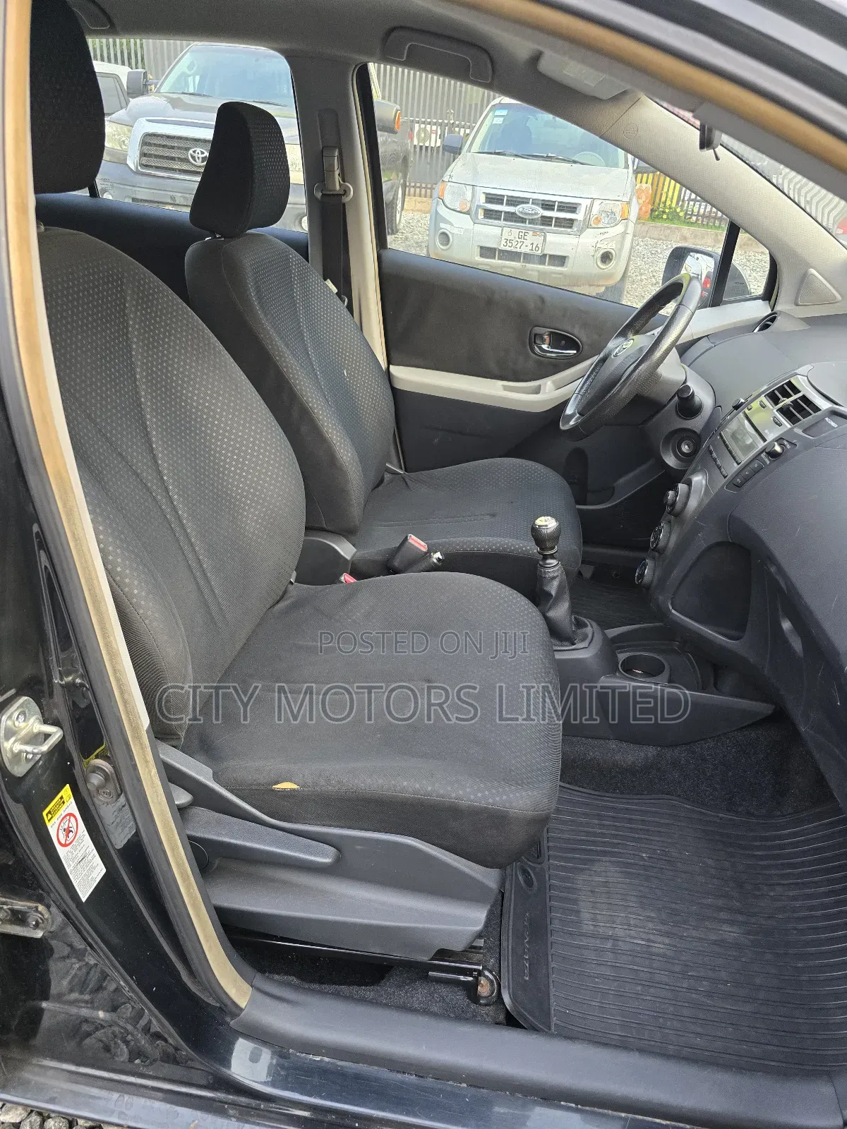 Toyota Yaris LE Hatchback 5dr 2013 Black