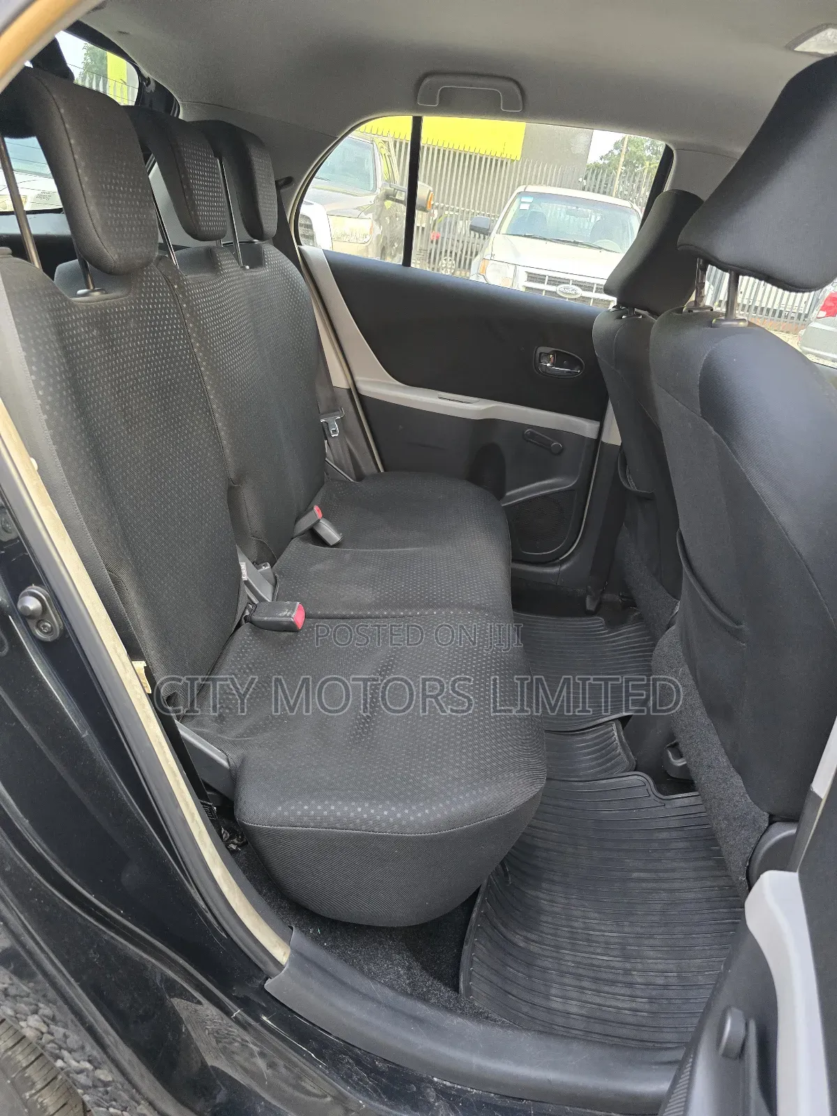 Toyota Yaris LE Hatchback 5dr 2013 Black