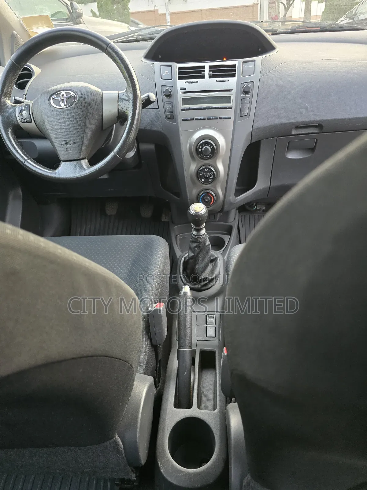 Toyota Yaris LE Hatchback 5dr 2013 Black