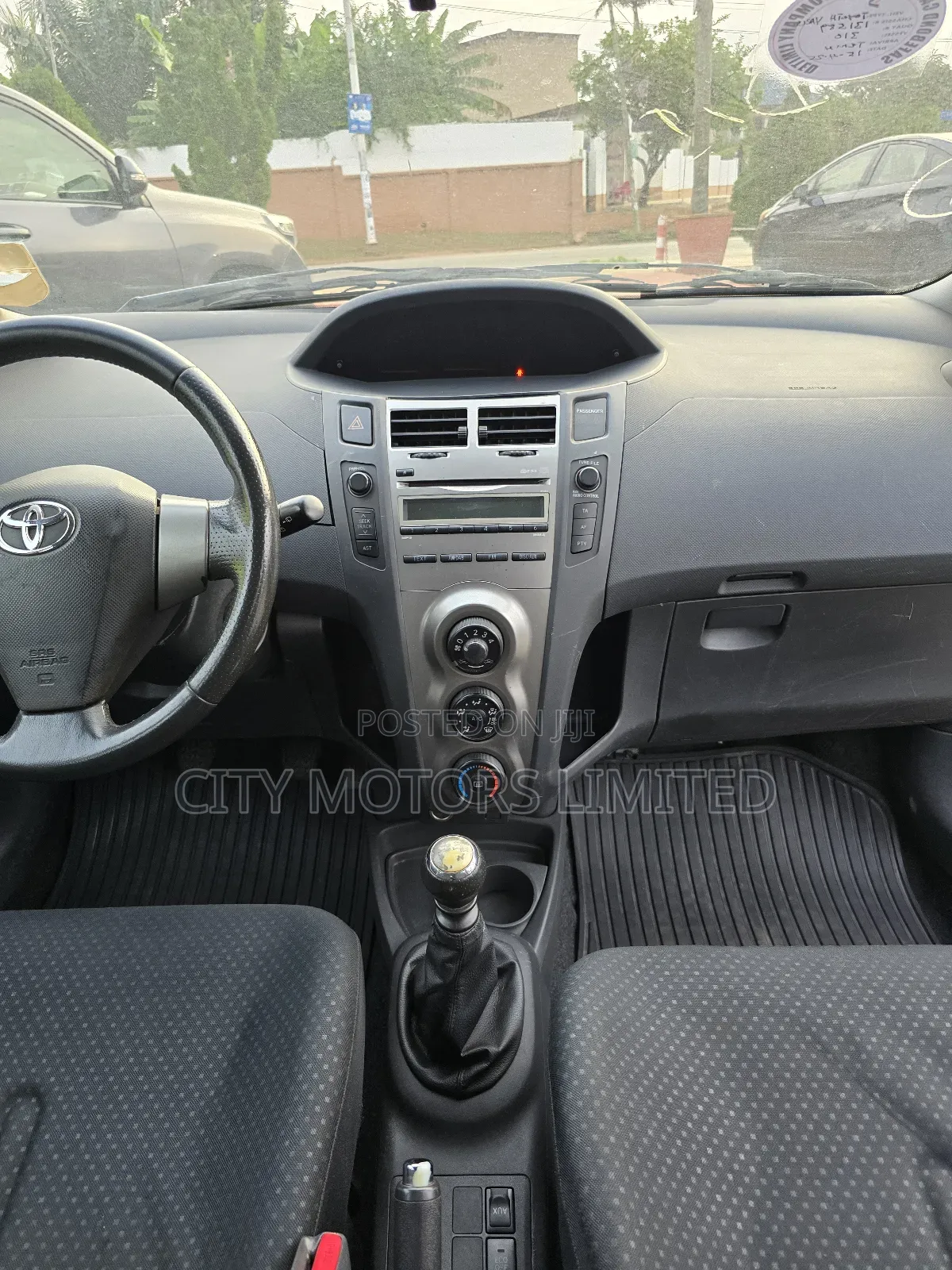 Toyota Yaris LE Hatchback 5dr 2013 Black