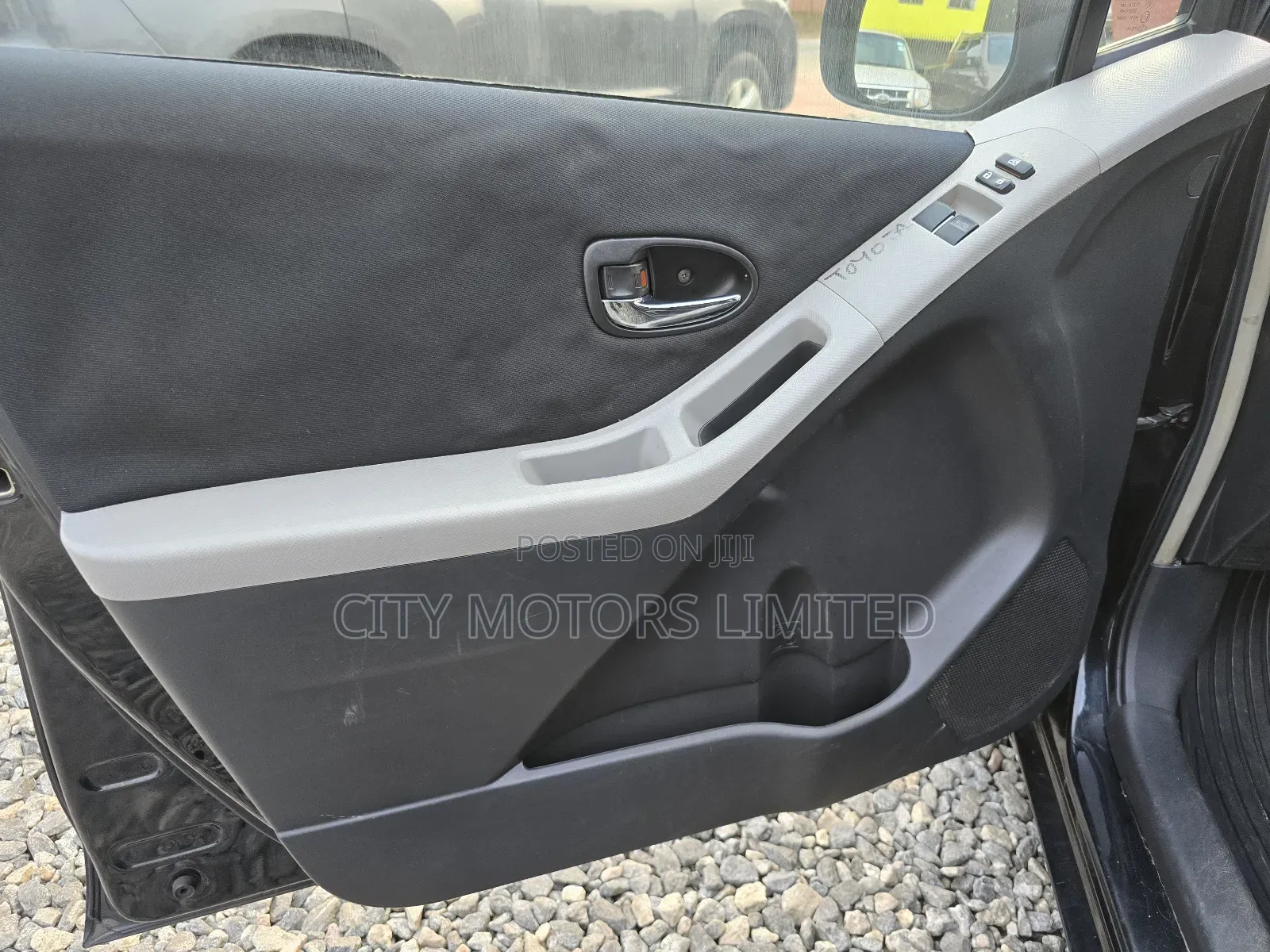 Toyota Yaris LE Hatchback 5dr 2013 Black