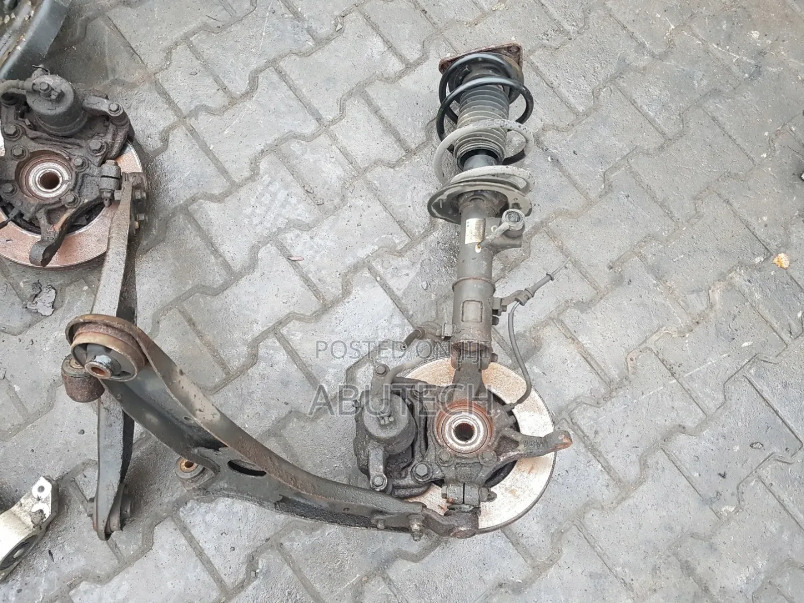 Front Shock and Hub for Hundia I30 2010, 2012, 2013, 2015
