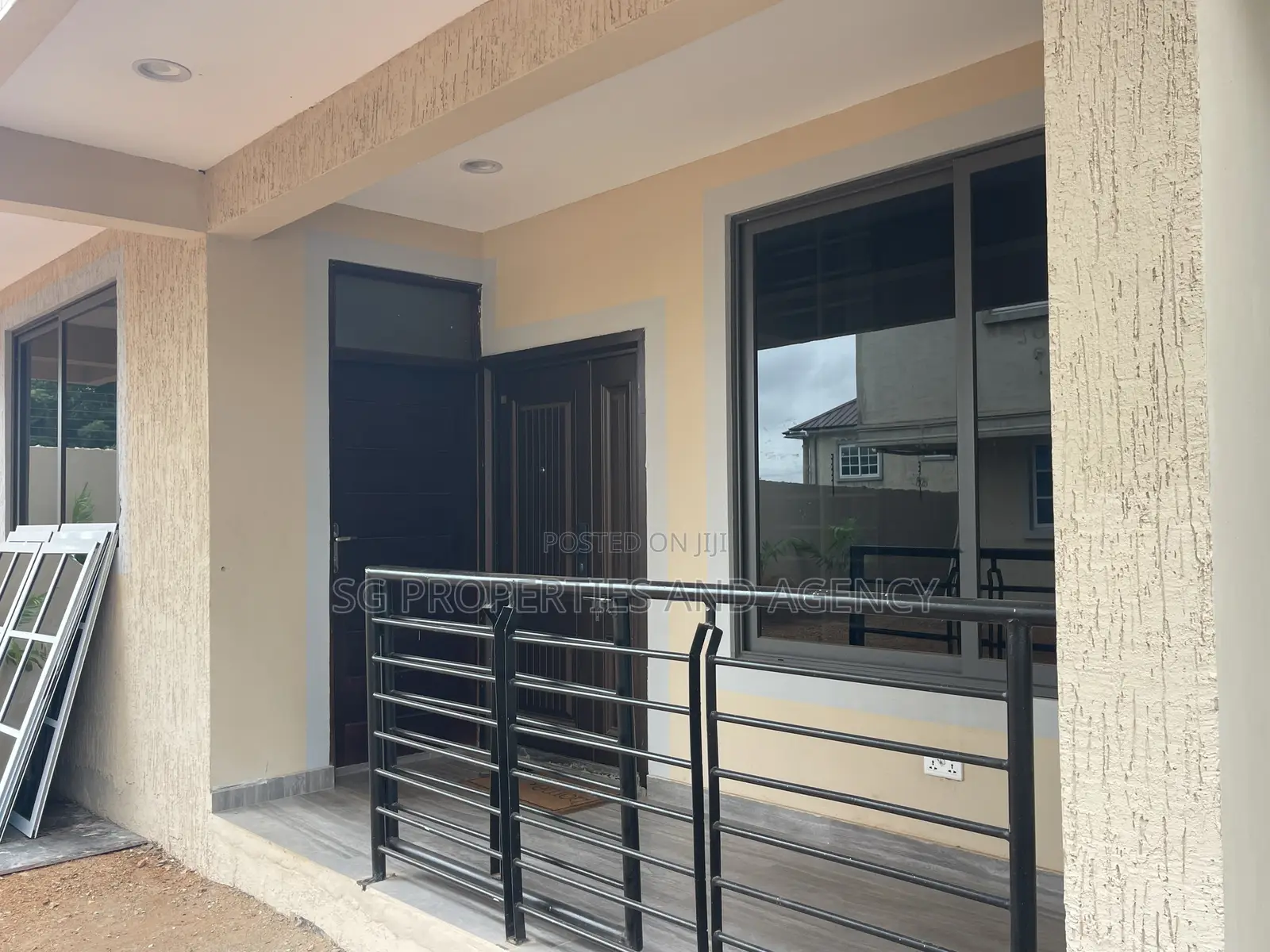 2bdrm Apartment in Borteyman, Baatsona Total for rent