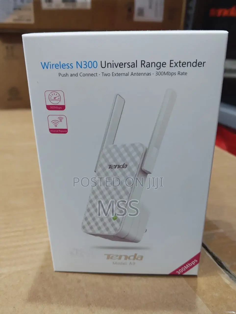 A9 Wireless N300 Universal Range Extender-Tenda