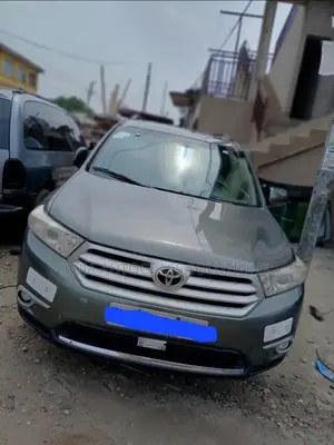 2010 Toyota Highlander Windscreen Available