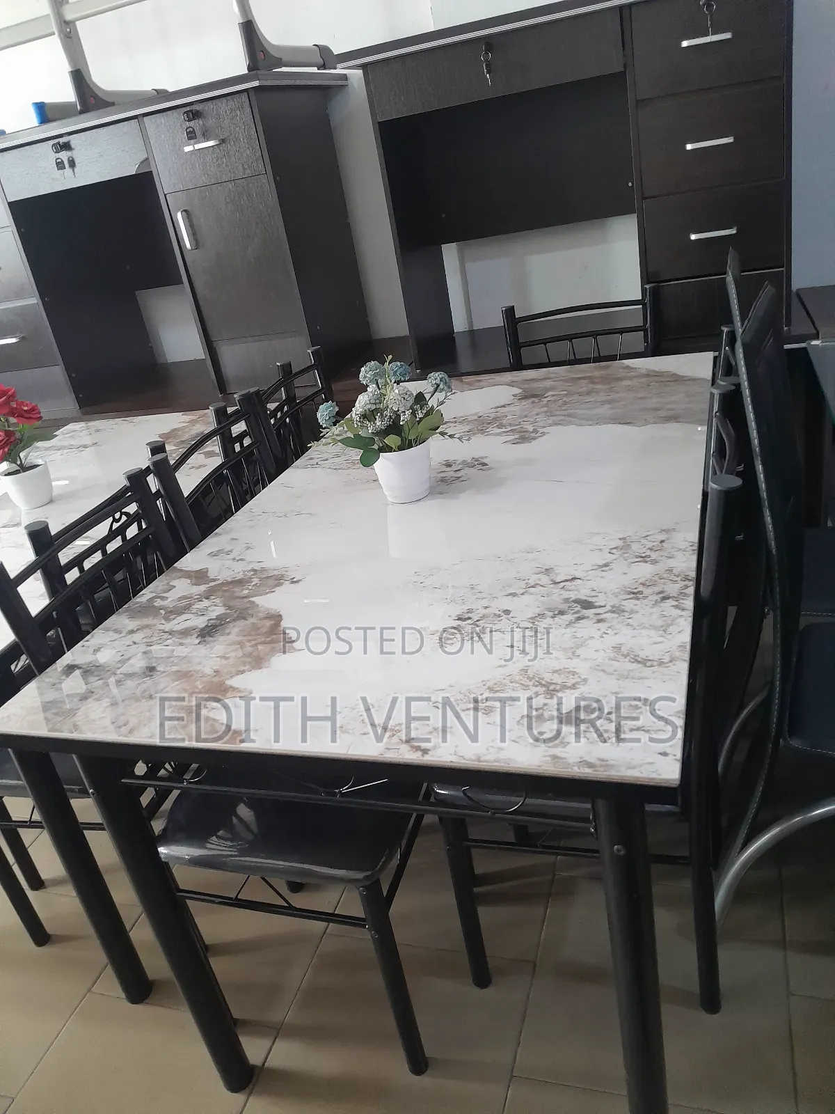A Well Designed 6 Seater Dining Sets