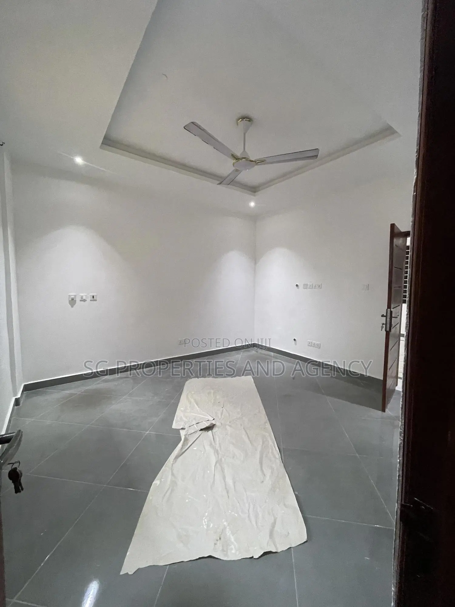 2bdrm Apartment in Borteyman, Baatsona Total for rent